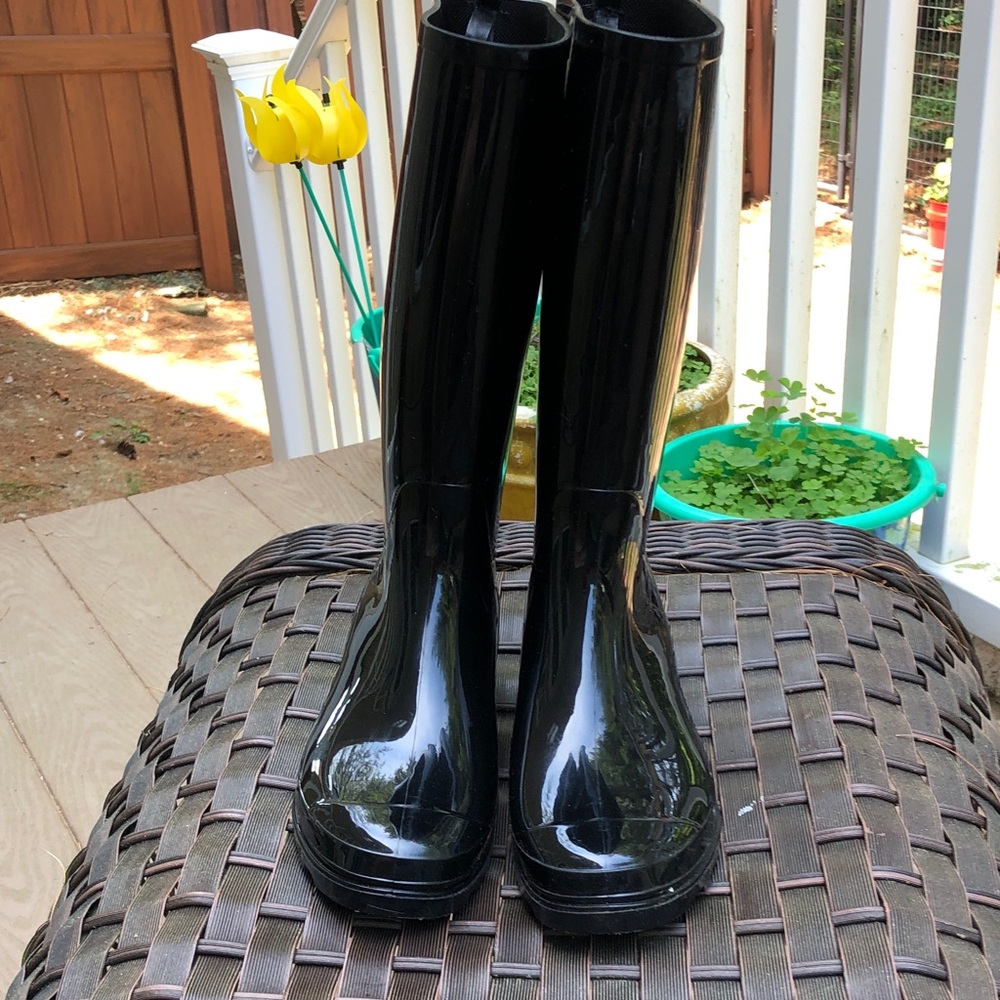 Women’s Black Glossy Rain Barn Boots with Thick Sole Size 7